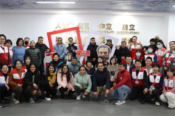 8陜西省紅十字會生命教育基地合影.jpg